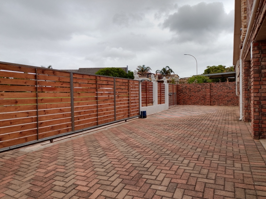 5 Bedroom Property for Sale in Wavecrest Eastern Cape